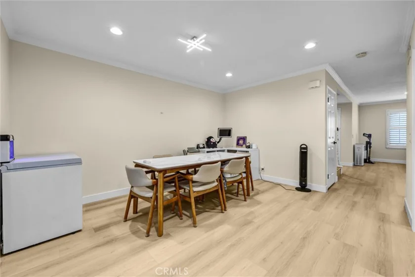 4657 Larwin Avenue photo 9