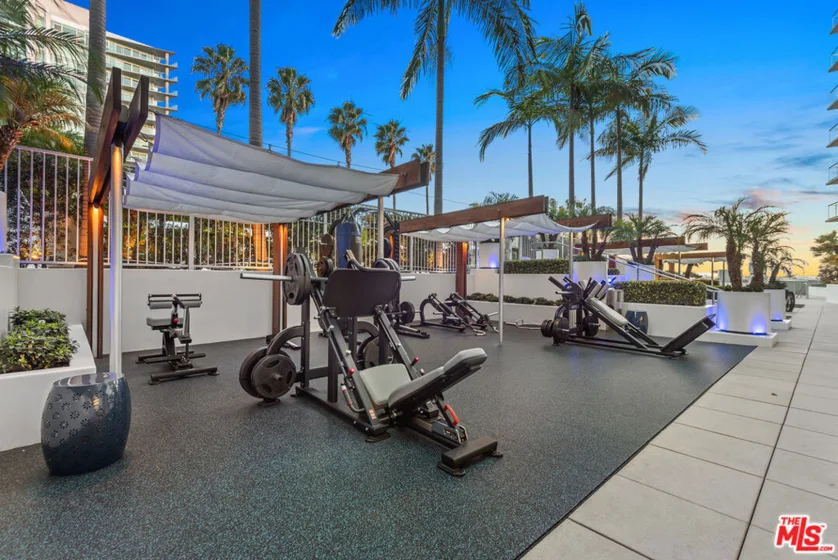 13700 Marina Pointe Drive #305 photo 58