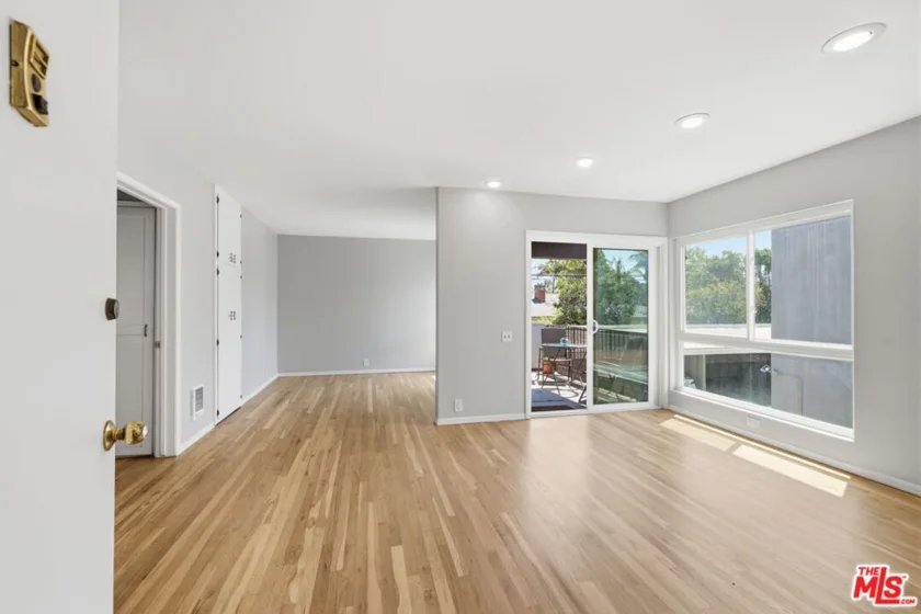 11120 Queensland Street #D40 photo 6