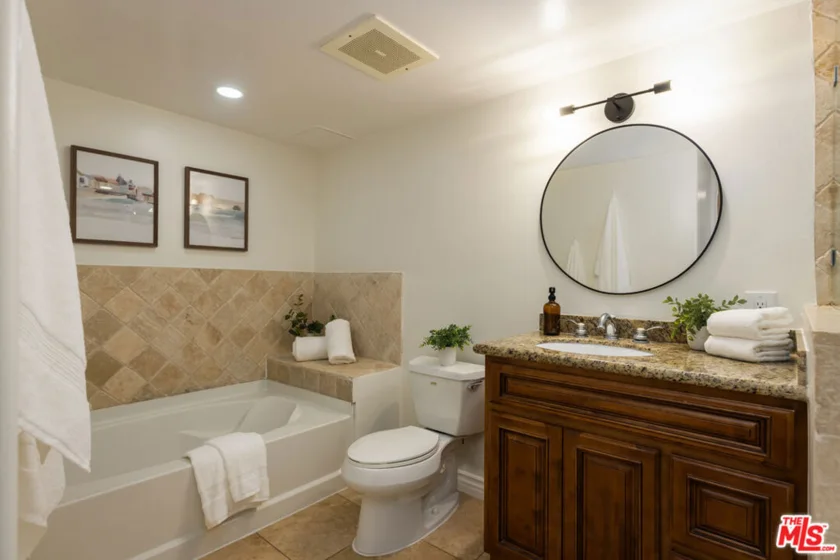 4733 Elmwood Avenue #102 photo 24