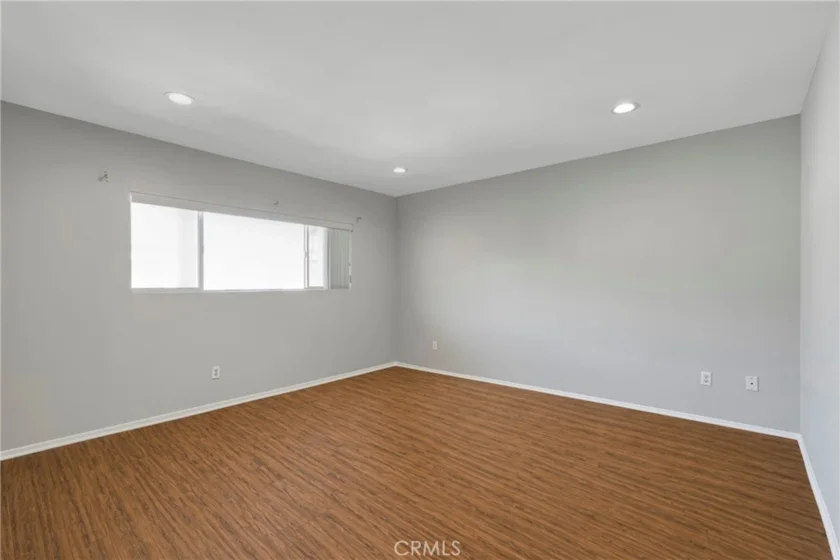 12801 Moorpark Street #303 photo 10