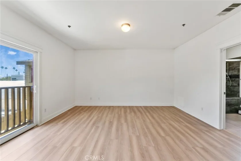 1590 Locust photo 20