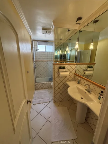 5625 Windsor photo 7