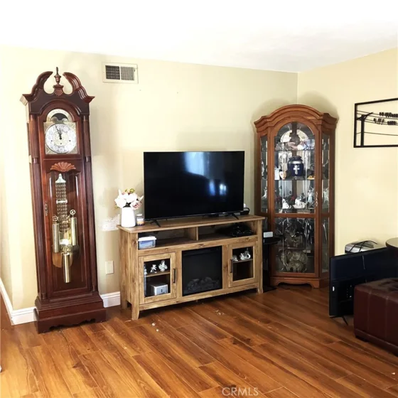 1122 S Dover photo 5