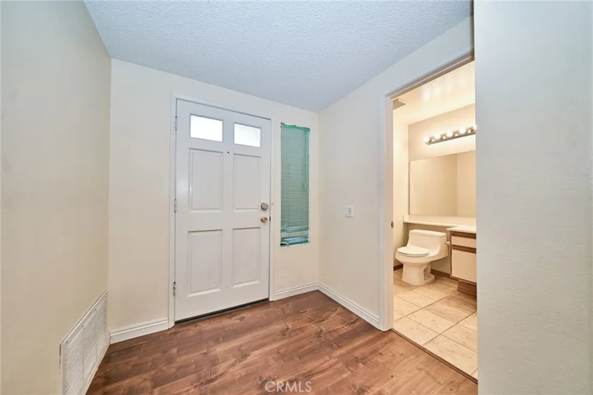 380 Deerfield photo 9