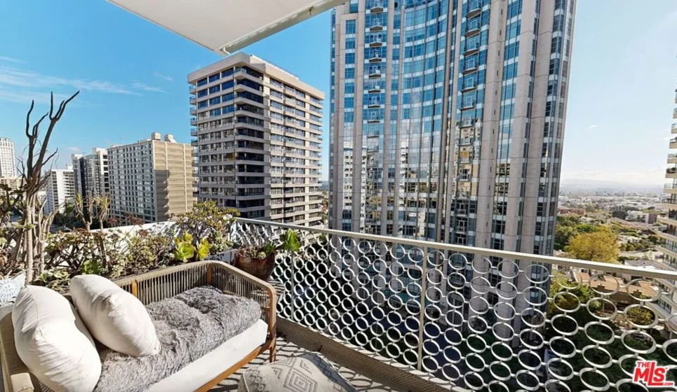 10787 Wilshire Boulevard #1102 photo 1