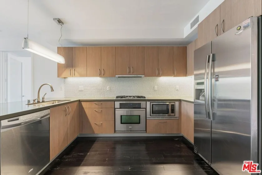 12837 Moorpark Street #313 photo 4