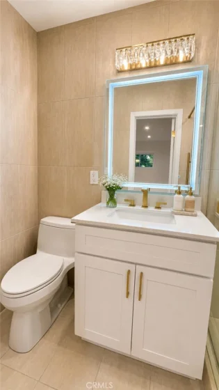 1233 N Laurel #211 photo 28
