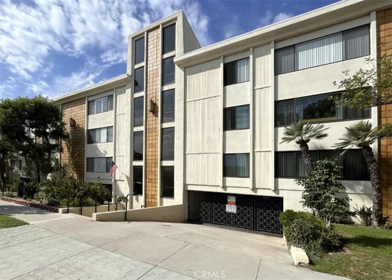 515 N N Kenwood Street #208 photo 1