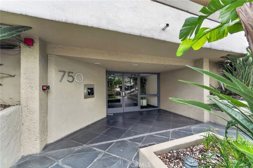 750 N Kings #114 photo 24