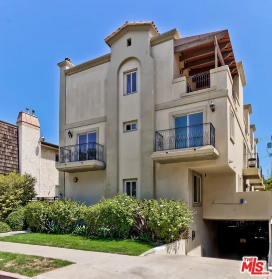 4332 Whitsett Avenue #1 photo 1
