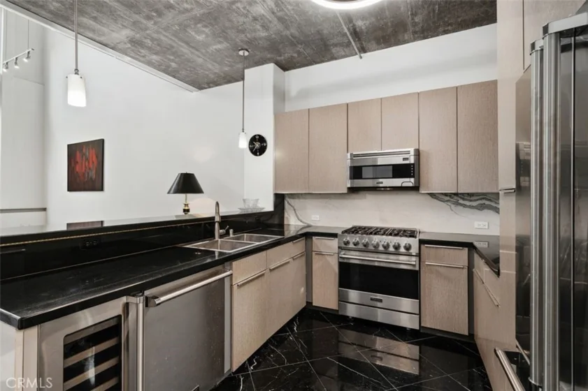 840 E Green #305 photo 2