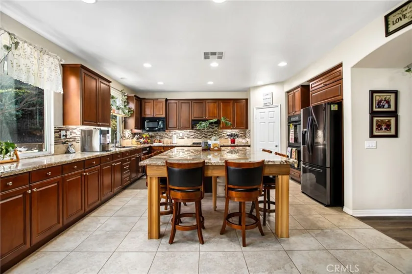 22862 Montanya photo 8