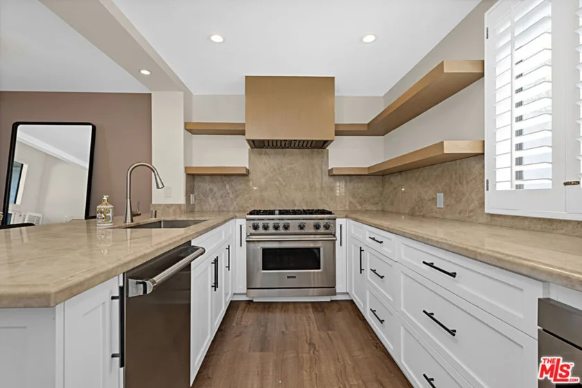 1925 S Beverly Glen Boulevard #40 photo 11
