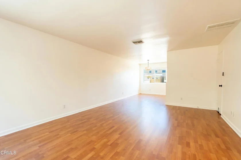 20224 Cohasset Street #9 photo 2