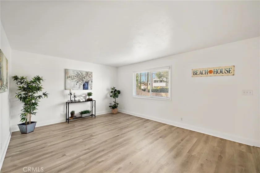 4902 Pearce photo 4