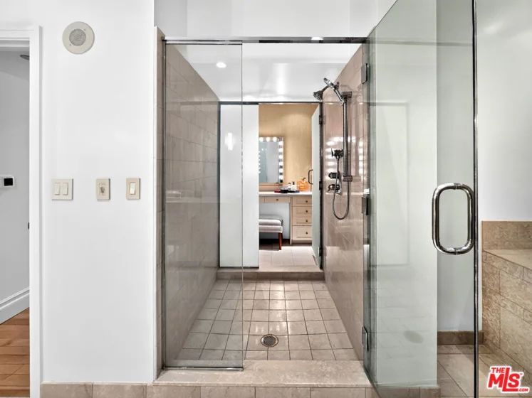10727 Wilshire Boulevard #404 photo 29