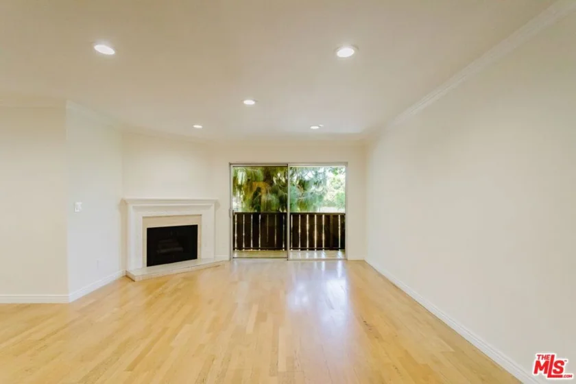14980 Victory Boulevard #201 photo 3