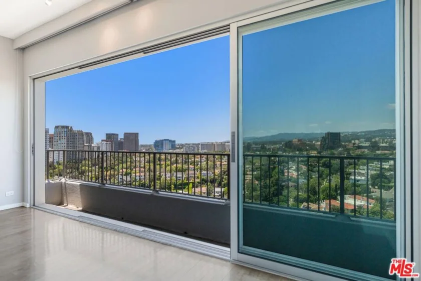 10501 Wilshire Boulevard #1902 photo 2