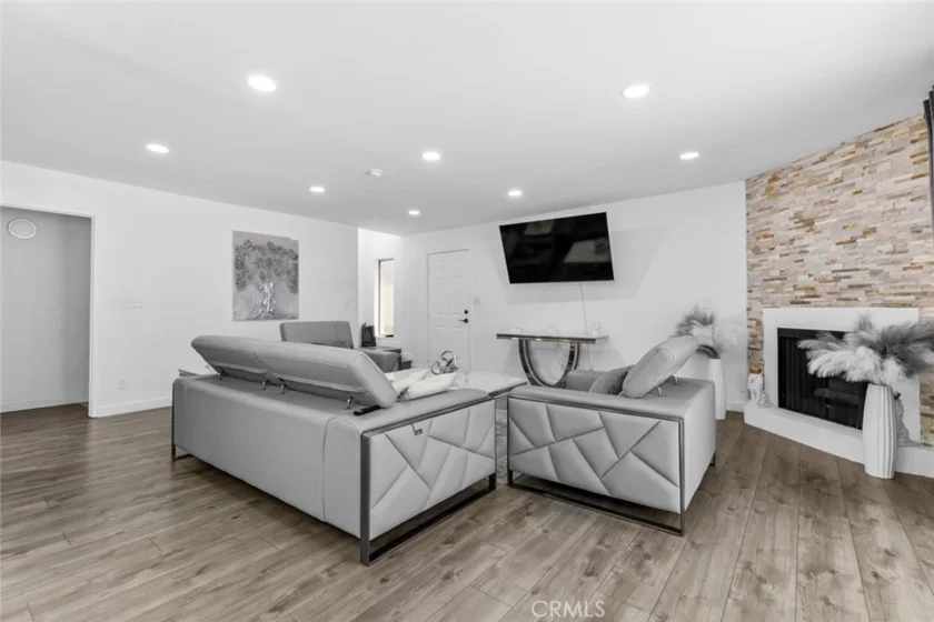 8801 Cedros Avenue #7 photo 2