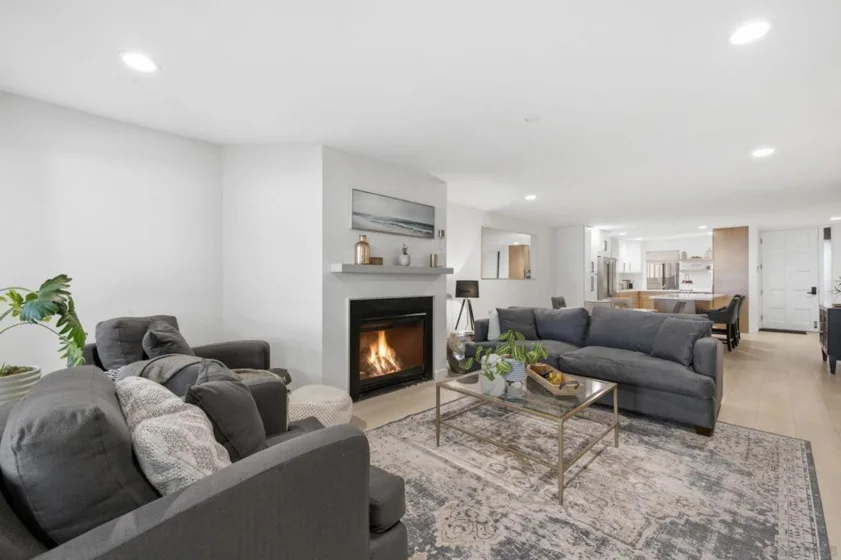 2928 Lawrence photo 3