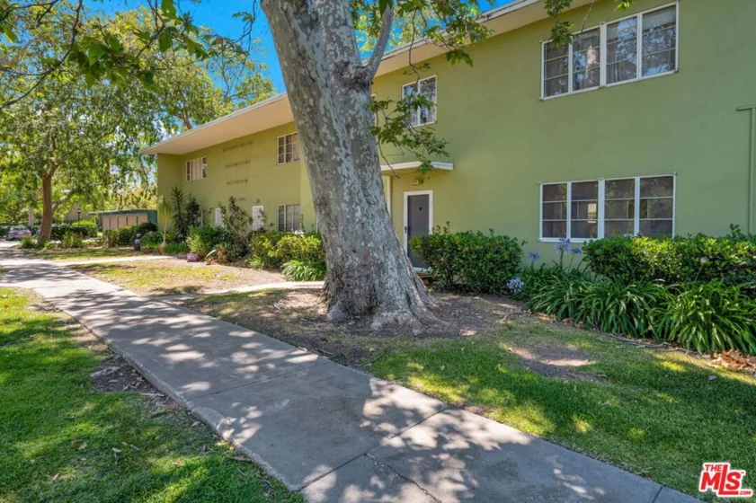 5516 Village Green photo 40