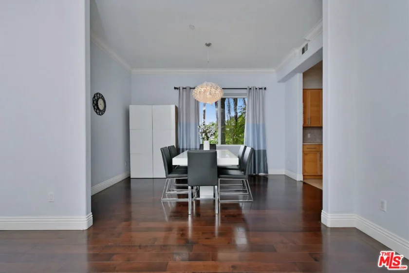 14315 Magnolia Boulevard #101 photo 9
