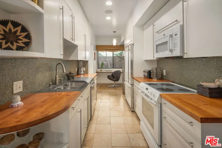 1133 N Clark Street #103 photo 6