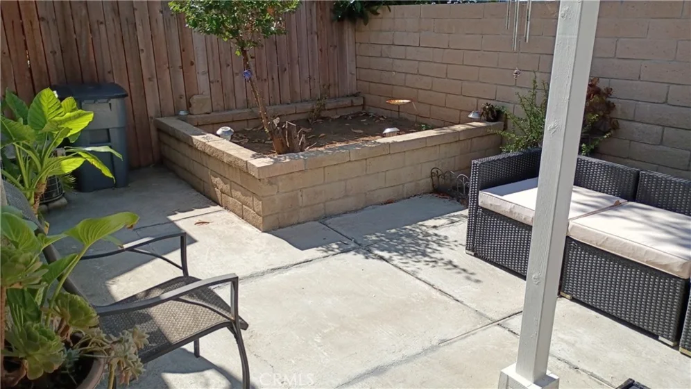 1649 Toyon photo 13