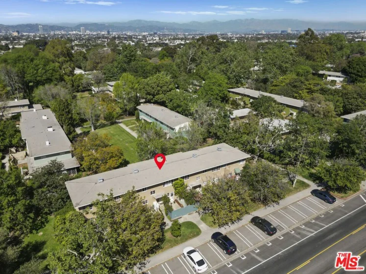 5464 Village Green photo 32