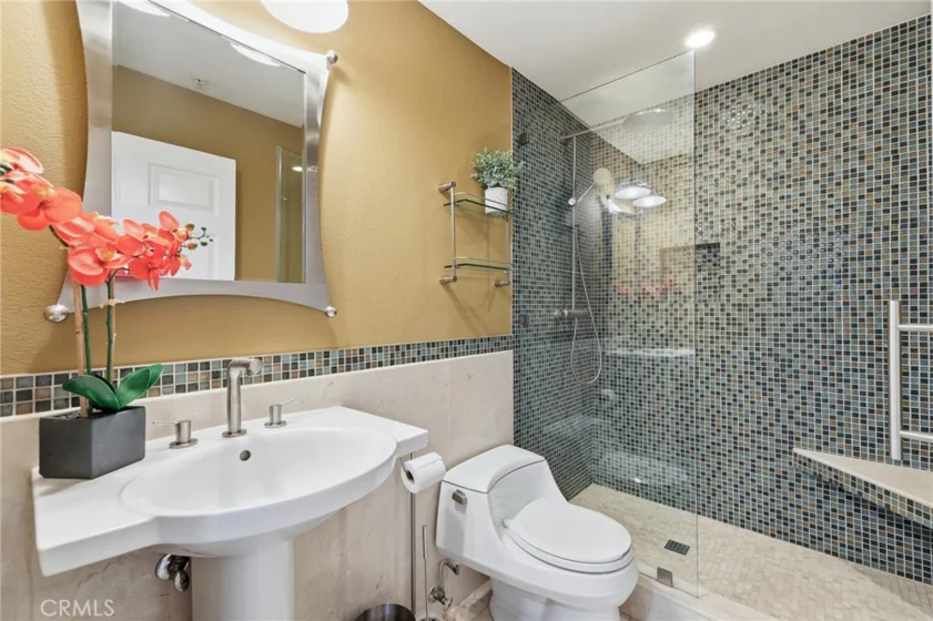 14271 Dickens Street #201 photo 21