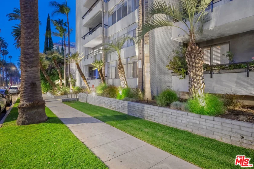 121 S Palm Drive #403 photo 42
