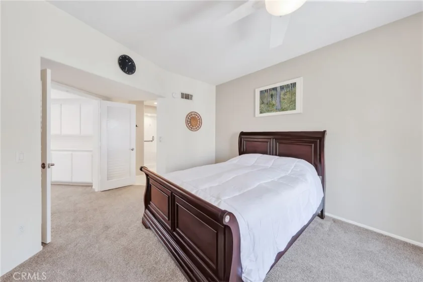 512 S Hollydale photo 32