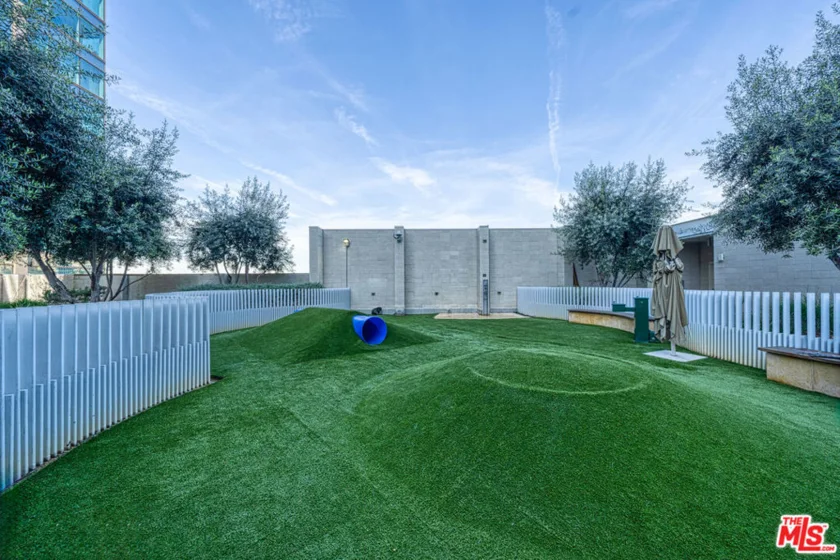 877 Francisco Street #1128 photo 34