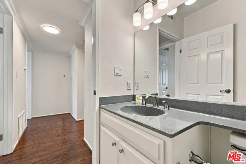 11918 Avon Way #102 photo 34