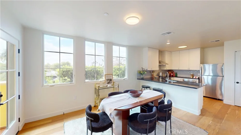 1878 E Walnut Street #213 photo 2