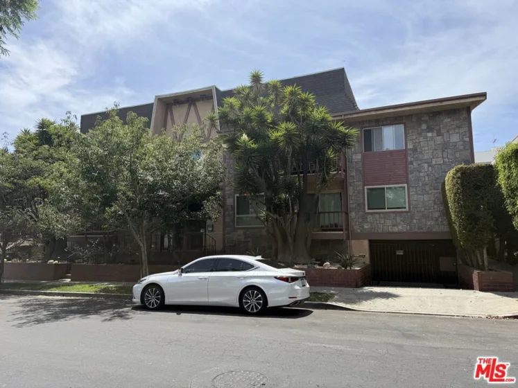 1849 Greenfield Avenue #106 photo 12