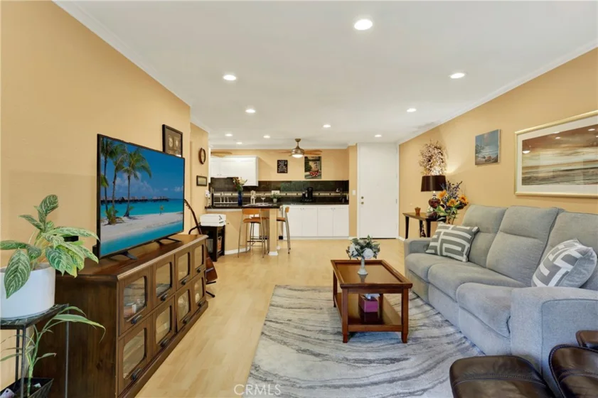 552 N Bellflower #303 photo 12