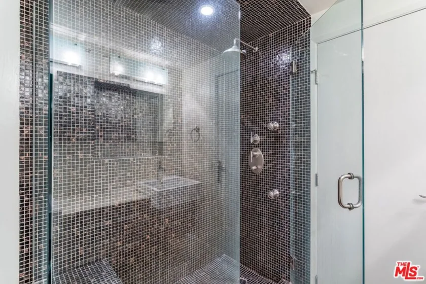 7135 Hollywood Boulevard #606 photo 14