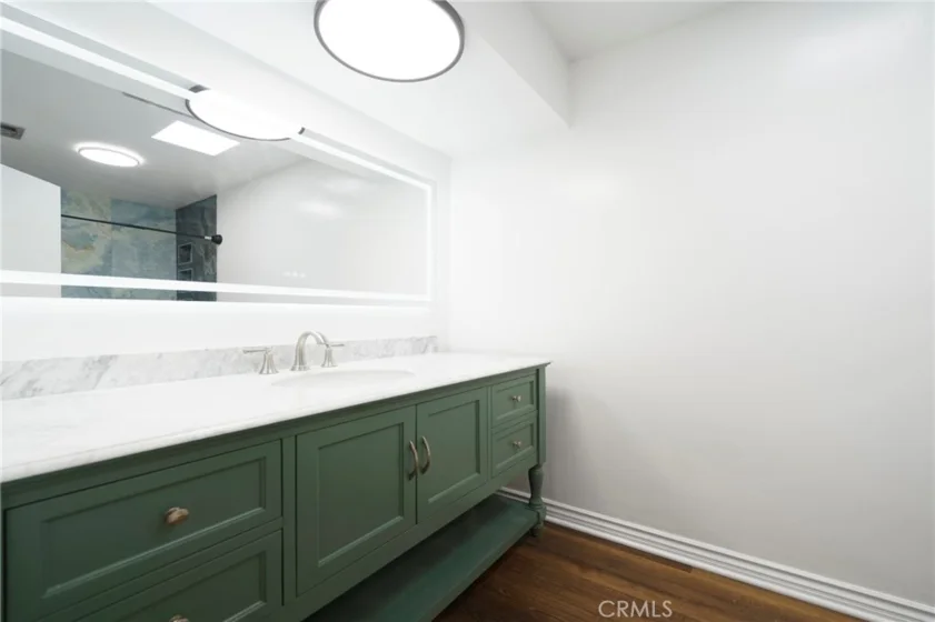 8120 Canby Ave #6 photo 23