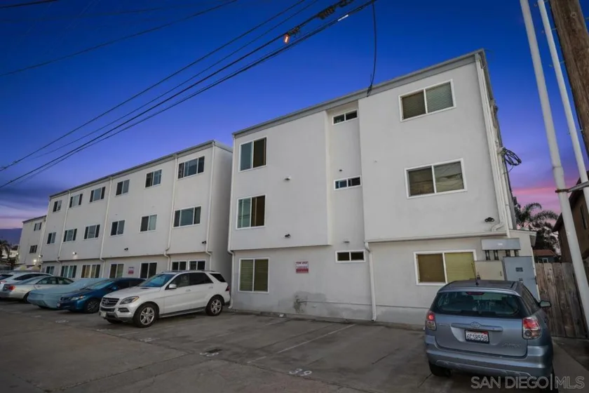 1030 Robinson Avenue #210 photo 25