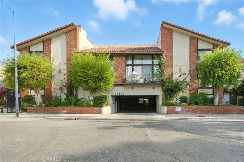 14937 Sherman Way #7 photo 1
