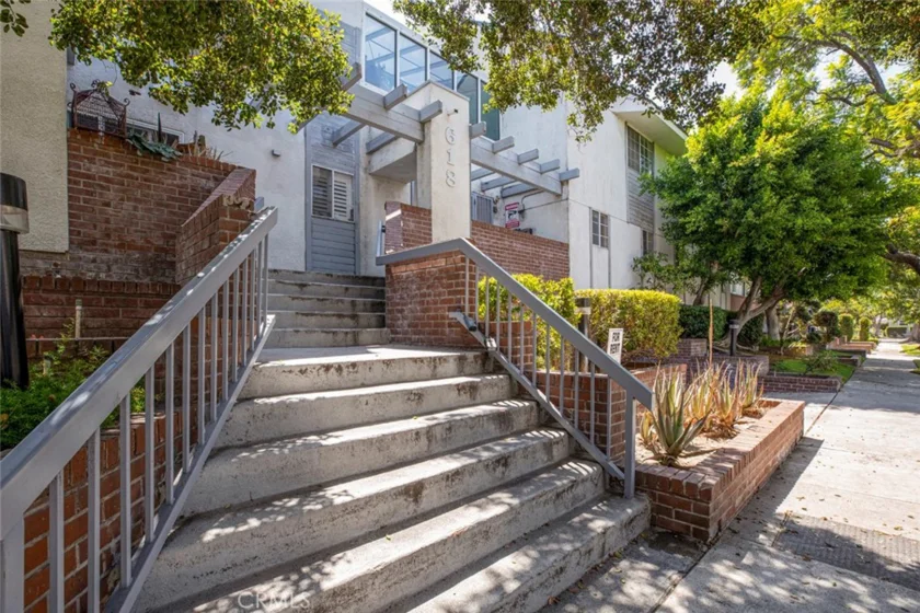 618 N Howard photo 3