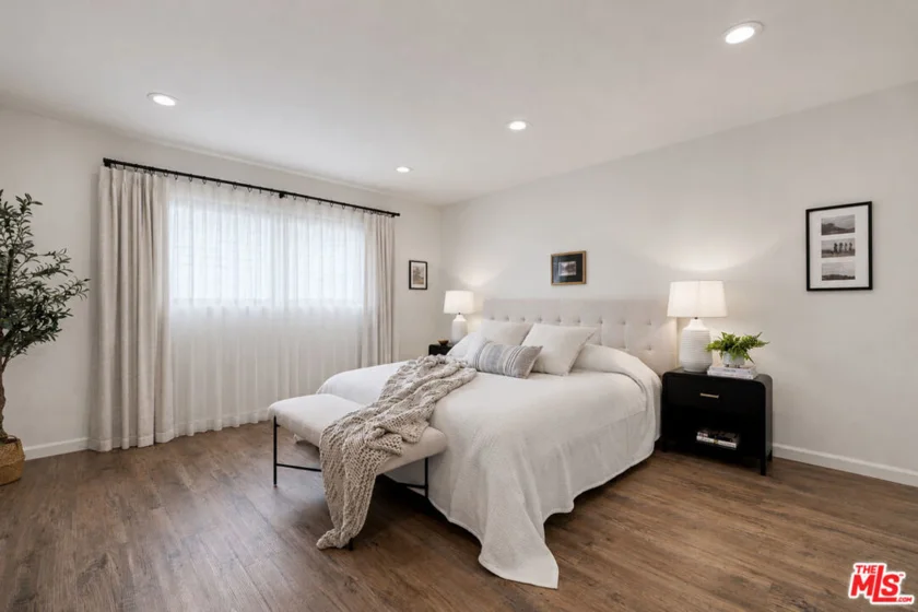 21811 Saticoy Street #23 photo 6