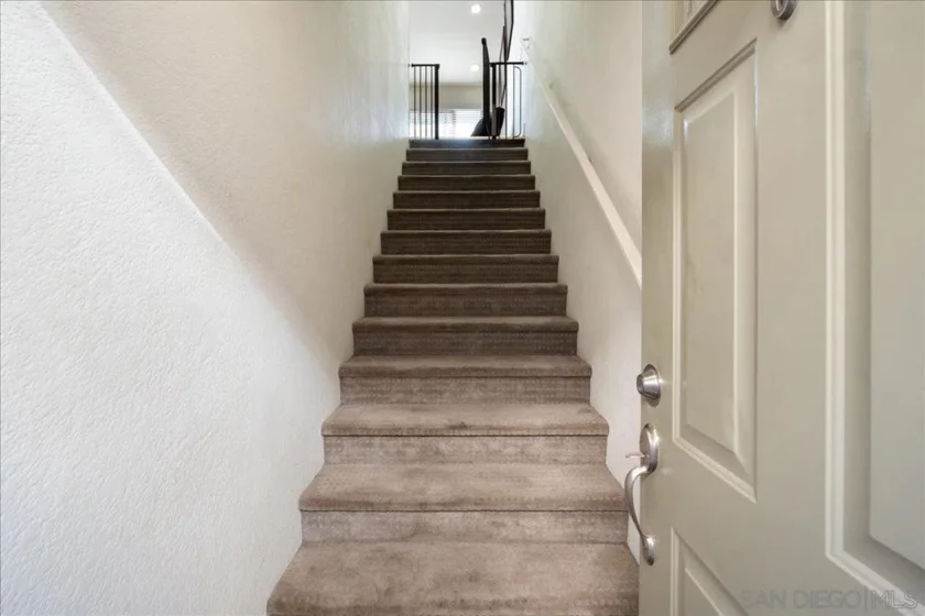 4353 51 Street #6 photo 2