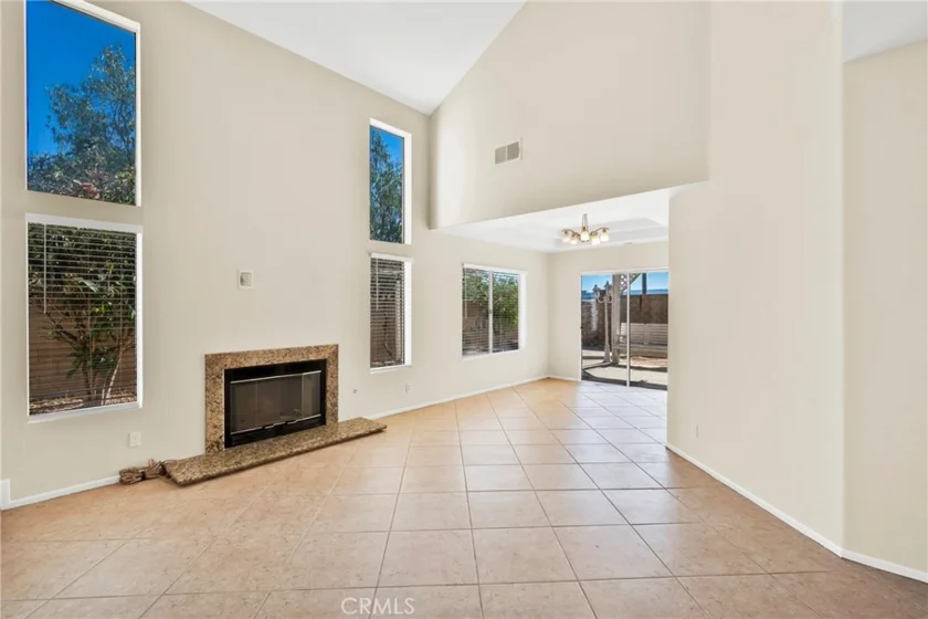 39909 Via Castana photo 14