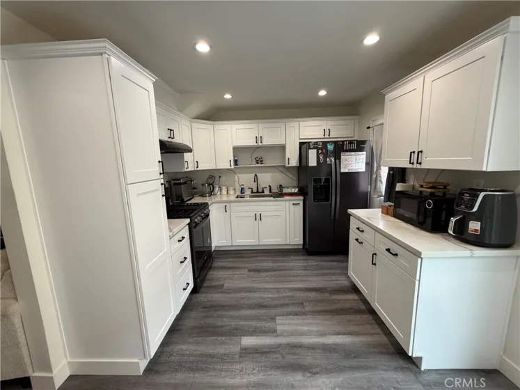 17111 Roscoe Boulevard #15 photo 4