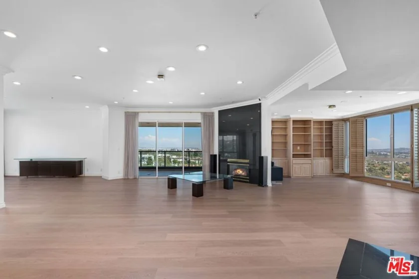 10490 Wilshire Boulevard #1004 photo 1