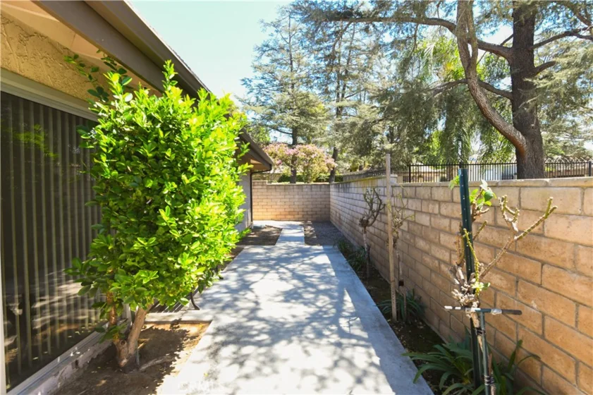 5468 Apricot Lane photo 19