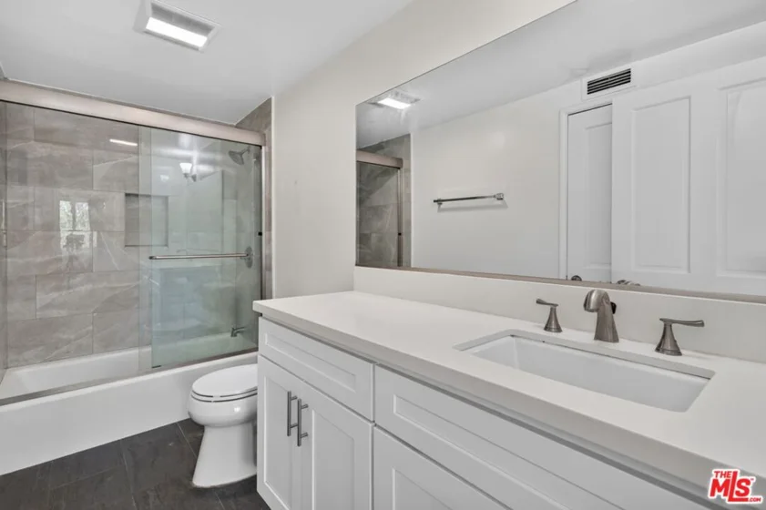 540 Kelton Avenue #306 photo 10